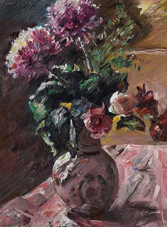 水罐中的菊花和玫瑰（水罐中的菊花和玫瑰）`Chrysanthemen Und Rosen Im Krug (Chrysanthemums And Roses In A Pitcher) (1917) by Lovis Corinth