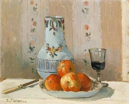 苹果和水罐的静物画`Still Life with Apples and Pitcher (1872) by Camille Pissarro