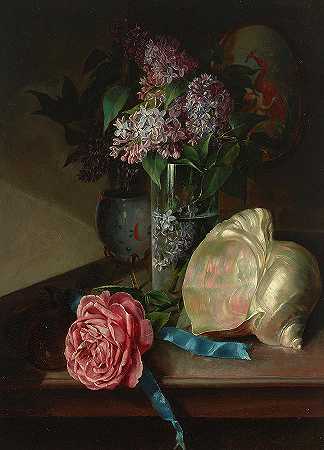 桌子上放着一瓶紫丁香、一朵玫瑰和一个海螺壳的静物画`A still life with a vase of lilacs, a rose and a conch shell on a table by Jose Maria Bracho Murillo