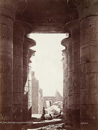 底比斯，拉美塞姆神庙，多柱式大厅屋内，1870年`Thebes, Temple of the Ramesseum, Interior of the Hypostyle Hall, 1870 by Henri Bechard