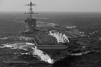 乔治·华盛顿号航母在东海`USS George Washington is in the East China Sea by American School