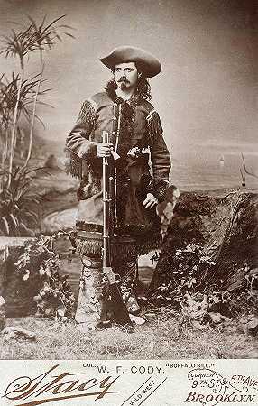 水牛比尔，科迪穿着流苏鹿皮步枪`Buffalo Bill, Cody in fringed Buckskin with Rifle by American History