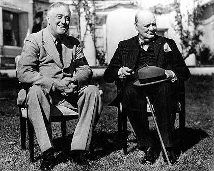 富兰克林·罗斯福和温斯顿·丘吉尔出席卡萨布兰卡会议`Franklin Roosevelt with Winston Churchill at the Casablanca Conference by Historical Photo