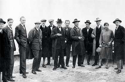 包豪斯团队`The Bauhaus Team by Historical Photo