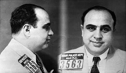 迈阿密警察局Al Capone的照片`Mugshot of Al Capone, Miami Police Department by American School