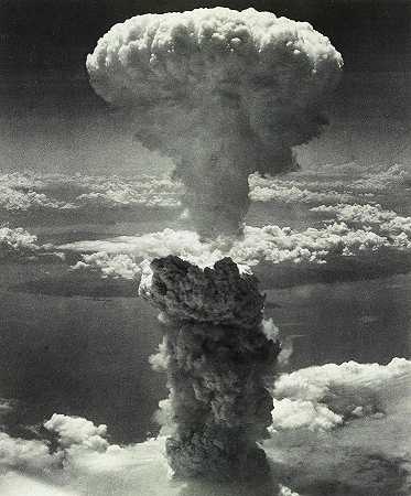 原子弹，长崎上空的蘑菇云，1945年`Atomic Bomb, Mushroom Cloud Over Nagasaki, 1945 by United States Army