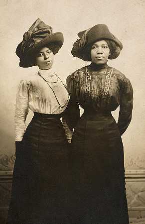 哈丽特·塔布曼的侄女伊娃和艾莉达·斯图尔特`Harriet Tubman\’s great Nieces, Eva and Alida Stewart by Unknown