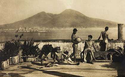 五个裸体的年轻人在那不勒斯湾的露台上放松`Five naked Youths relaxing on a Terrace on the Bay of Naples by Wilhelm von Gloeden