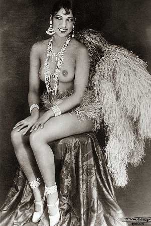 约瑟芬·贝克1925年在福利·伯格尔`Josephine Baker at Folie Bergere, 1925 by Walery