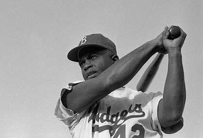 布鲁克林道奇队的杰基·罗宾逊`Jackie Robinson in Brooklyn Dodgers by American Photo