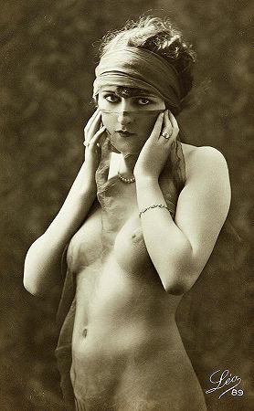 裸女`Nude Woman by French Nude Postcard