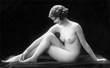裸体女人的情色照片，装饰艺术`Erotic photo of a naked Woman, Art Deco by French Postcard