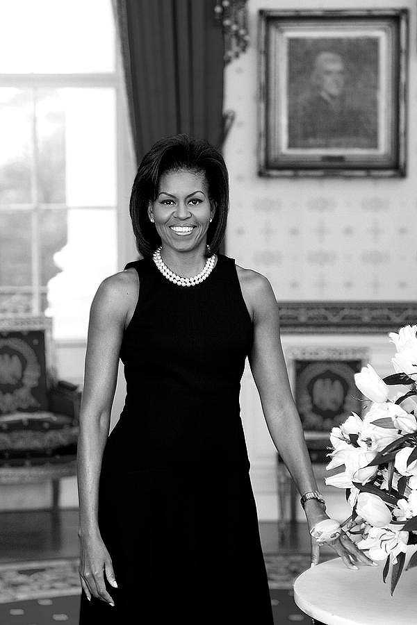 第一夫人米歇尔·奥巴马画像`Portrait of First Lady Michelle Obama by Official White House Photo