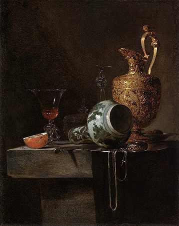 一个瓷瓶、镀银水壶和眼镜的静物画`Still Life with a Porcelain Vase, Silver~gilt Ewer, and Glasses (circa 1643~1644) by Willem Kalf
