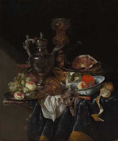 亚伯拉罕·范·拜伦的银酒壶、火腿和水果`Silver Wine Jug, Ham, and Fruit (c. 1660~66) by Abraham van Beyeren