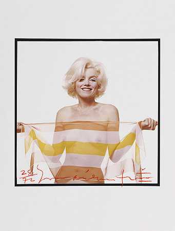 玛丽莲戴条纹围巾，1962年。 by Bert Stern