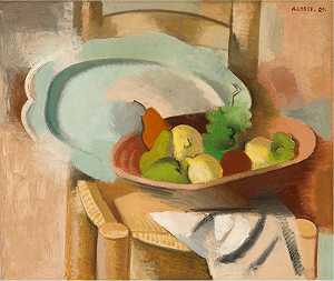 1929年，一个果篮和一把有盖椅子上的盘子 by André Lhote