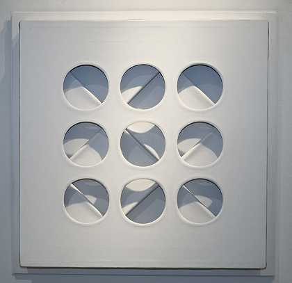 曲面间表面-来自白色，1967年 by Paolo Scheggi
