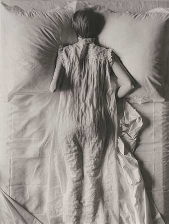 《床上女孩》（Jean Patchett），1949/1970年，纽约 by Irving Penn