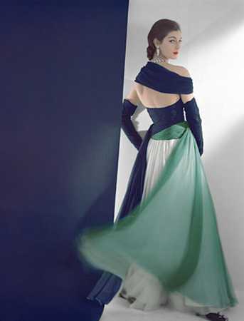 Jean Desses设计的连衣裙，1952年 by Horst P. Horst