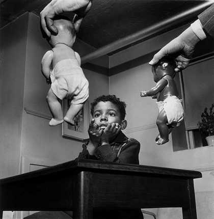玩偶测试，哈莱姆，纽约，1947年 by Gordon Parks