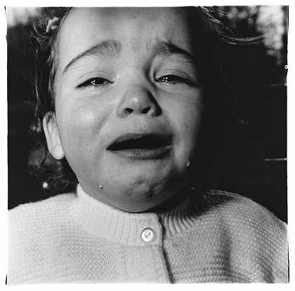 《哭泣的孩子》，新泽西州，1967年 by Diane Arbus