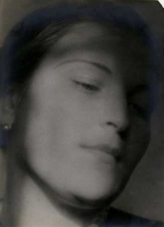 塔蒂亚娜·马卢蒂纳，1938年 by Alexander Rodchenko