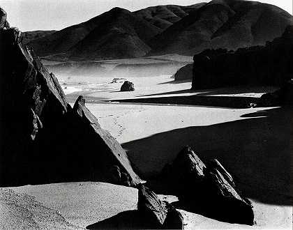 加拉帕塔海滩，加利福尼亚州，1954年 by Brett Weston