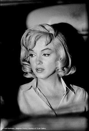 马里林·梦露（Marylin Monroe）1961年拍摄的“不合身/独特的复古印花”系列 by Erich Hartmann