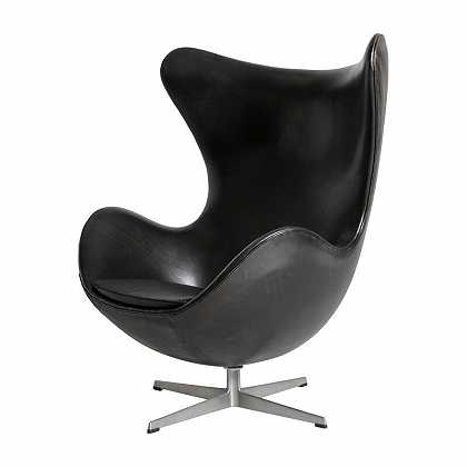 蛋椅，1958年 by Arne Jacobsen