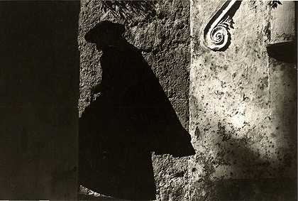 牧师，波西塔诺，1953年 by Ernst Haas