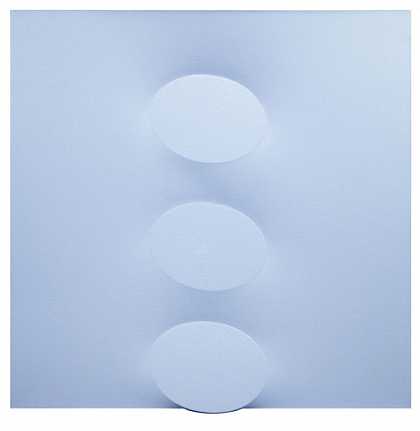 3个蓝色椭圆形，2017年 by Turi Simeti