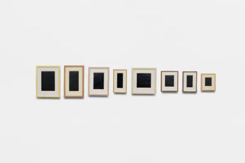 1982-1985年收集的八种石膏替代品 by Allan McCollum