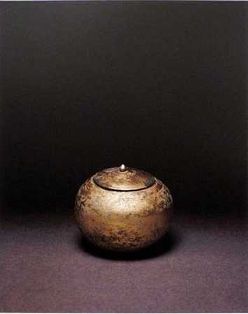 唐代金属碗，2008年 by Hiroshi Sugimoto