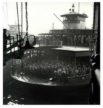 1949年，纽约，一艘从五分钱到斯塔顿岛的渡轮 by Andreas Feininger