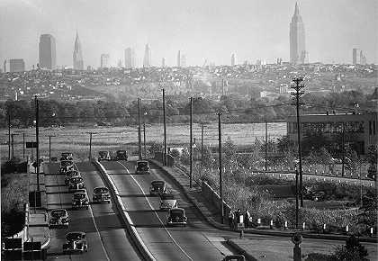 从新泽西州本迪克斯市俯瞰纽约市天际线，1940年代 by Andreas Feininger
