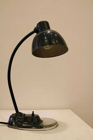 包豪斯台灯由玛丽安·布兰特设计，1930年，加利福尼亚州 by Marianne Brandt