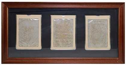 1974-1975年，三块装在灰卡上的魔法石板 by Marcel Broodthaers