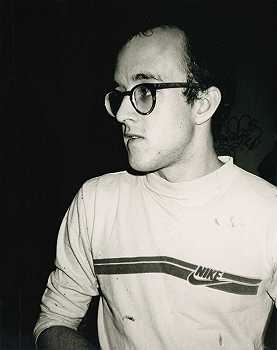 迪·沃霍尔，基思·哈林（独自一人）的照片，1986年，1986年 by Andy Warhol 