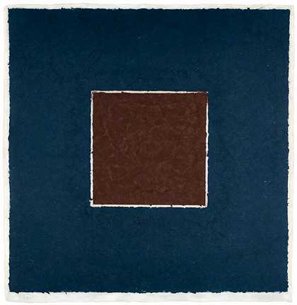 彩色纸张图像XX（棕色方形，蓝色），来自彩色纸张图像，1976年 by Ellsworth Kelly