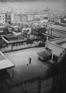 3月28日，在孟加拉国达卡，独自一人在楼顶玩耍（2020年） by Radenko Milak