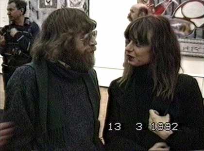 1992年3月13日，Lev Rubinstein和Sabine Haensgen在中央艺术家之家举办的1990年前后苏联艺术展（Binazionale）开幕式上 by Vadim Zakharov