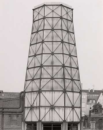 库图姆，约1950年，泽切，《维多利亚·马蒂亚斯》，埃森，鲁赫格比埃特（冷却塔，约1950年，《维多利亚·马蒂亚斯》，埃森，鲁尔区），来自组合工业大厦（工业建筑）（1965年） by Bernd and Hilla Becher