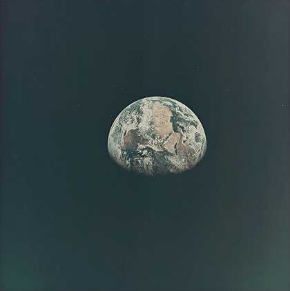 使用250毫米镜头的半透明海岸期间的地球（1969年） by Neil Armstrong