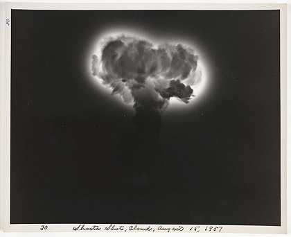 沙斯塔拍摄于1957年8月15日，来自内华达州的原子试验（1957年） by United States Atomic Energy Commission