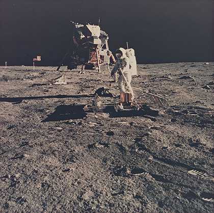 奥尔德林展开了被动地震实验（1969年） by Neil Armstrong