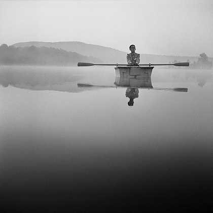 佛蒙特州尼尼微湖（1985年） by Tseng Kwong Chi