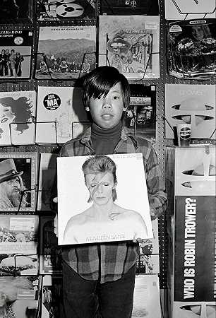 《张艺谋》（1973）系列中的《唱片店里的克里斯》 by Michael Jang