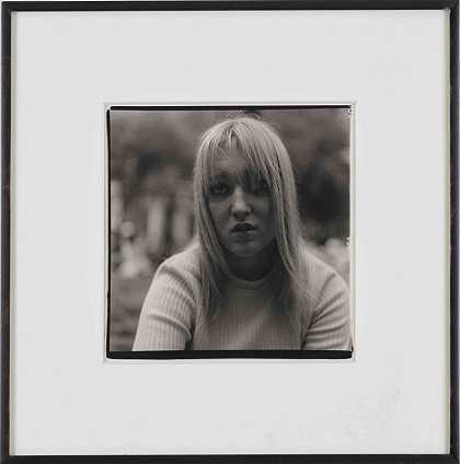 《金发女郎》，纽约州华盛顿广场公园，1965年（1965年） by Diane Arbus