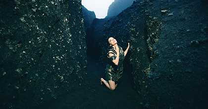 《黑湖》（2015）中的故事 by Björk
